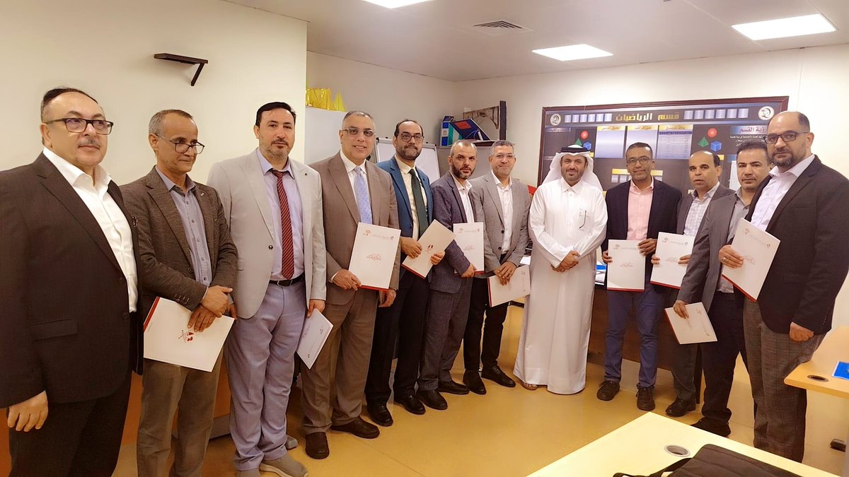 abhschool's tweet photo. وراء كل إنجاز… معلّم يصنع الفرق! 🌟

احتفاءً بـ اليوم العالمي للمعلم، احتفت مدرسة أحمد بن حنبل الثانوية بنين بمعلميها، تقديرًا لعطائهم ودورهم في بناء الأجيال وصناعة المستقبل.

شكرًا لكل معلم يصنع أثرًا… ويُلهم جيلًا! 🌷 https://t.co/erTbZTsO2D