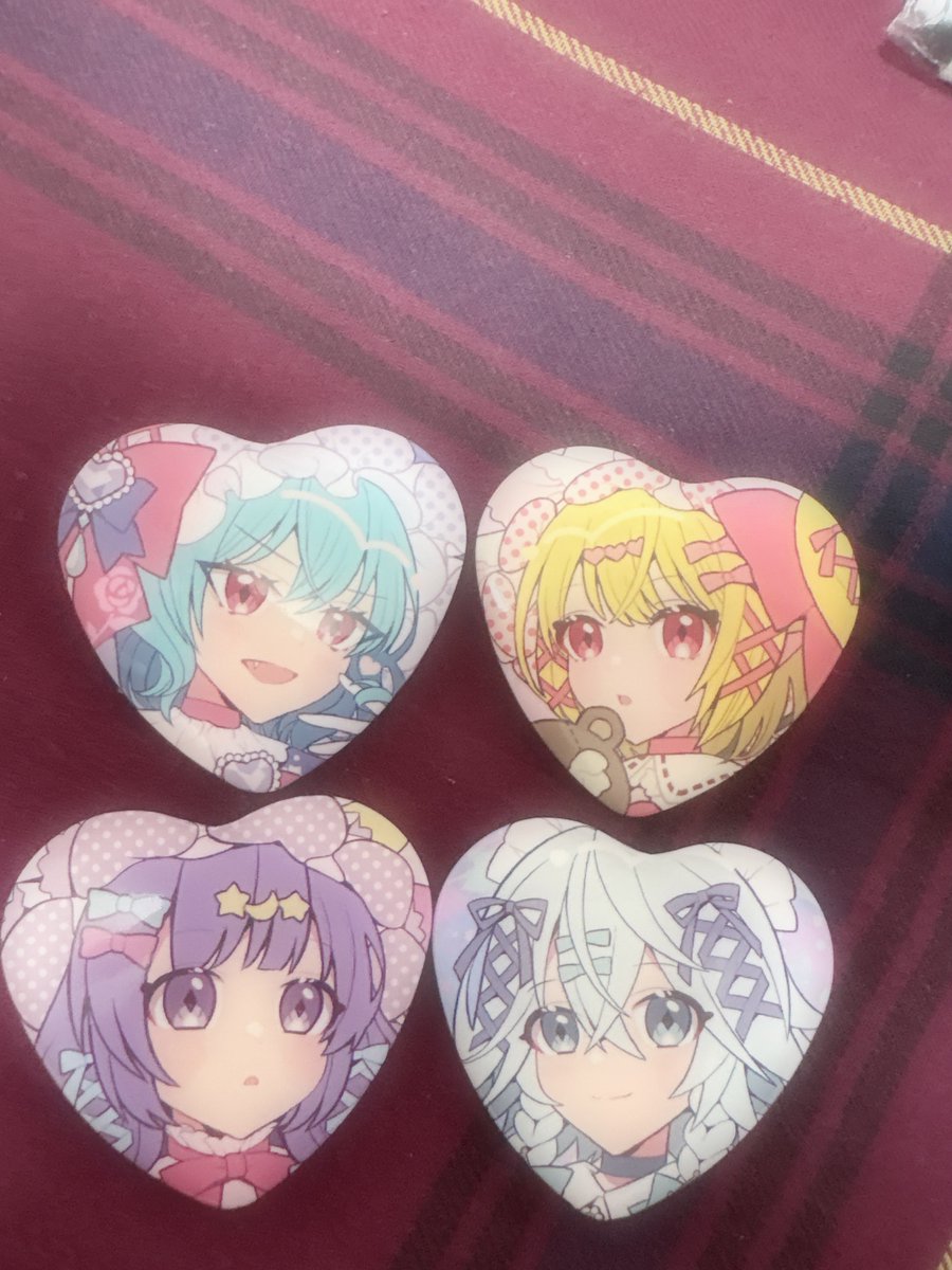 5p1Bp2's tweet photo. @mizukisoh 
猫耳ばりかわいい
絵柄大好きです

@neko_hunsou 
可愛いっっっっ
缶バの台紙？が(多分)ポストカードだからポストカード3枚あるみたいな状況に… https://t.co/rQocx1cMZX
