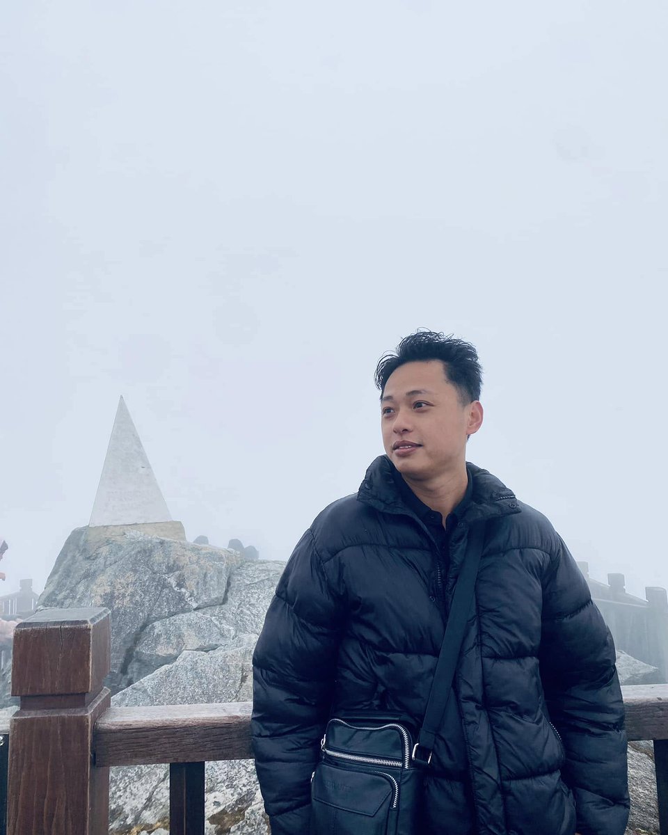 tukoya's tweet photo. Chinh phục đỉnh thiêng, rèn luyện sức khỏe, cầu bình an và may mắn. https://t.co/fQgItFERiU