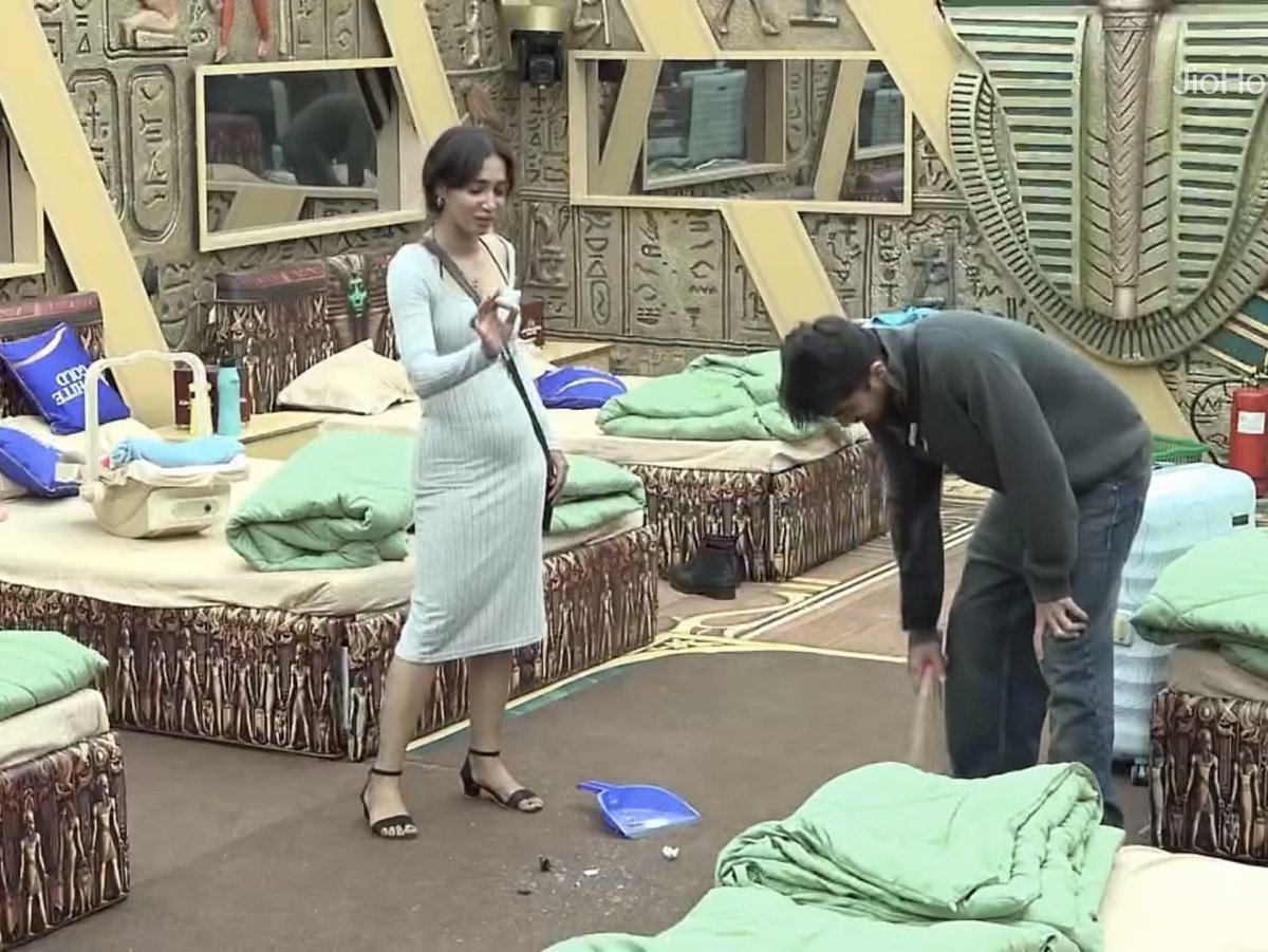 Bhairava25's tweet photo. Jolly &amp; jolly 🤡

Anna anthale avunu thi..a hinde ne irthale jolly 🤮

#bbk13 #bbk #bigboss https://t.co/qwmvjAXrEG