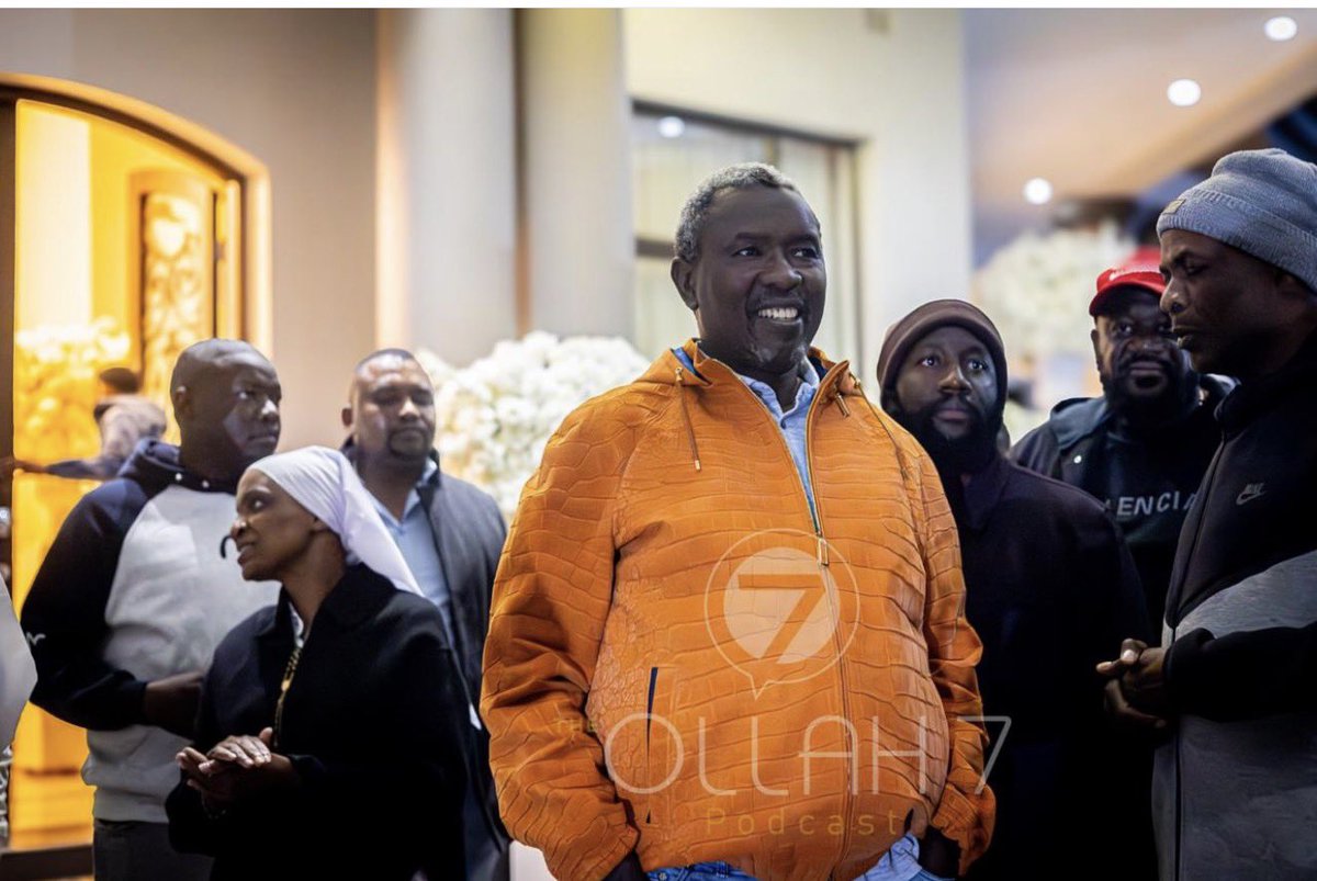 CMukungunugwa's tweet photo. Dr Tagwirei continues to stand with the Chivayo family during this difficult time. Yesterday, he spent nearly 5 hours at the funeral. What a humble, people-centric man! 

2030 VANENGE VACHIPO! https://t.co/Nc2gHyKdvn
