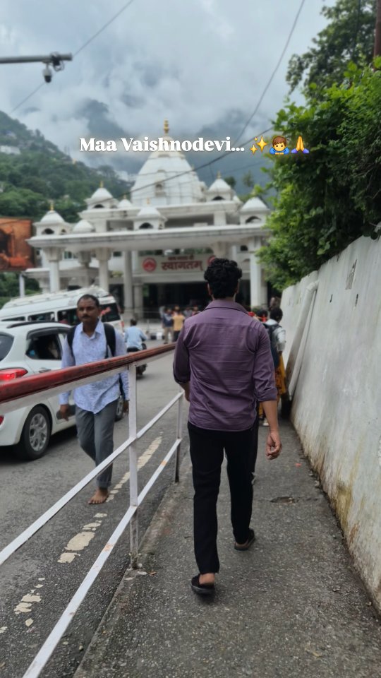 maiaracharted's tweet photo. Mata Vaishnodevi, bless us with strength, peace, and devotion. https://t.co/UtG38wDngV