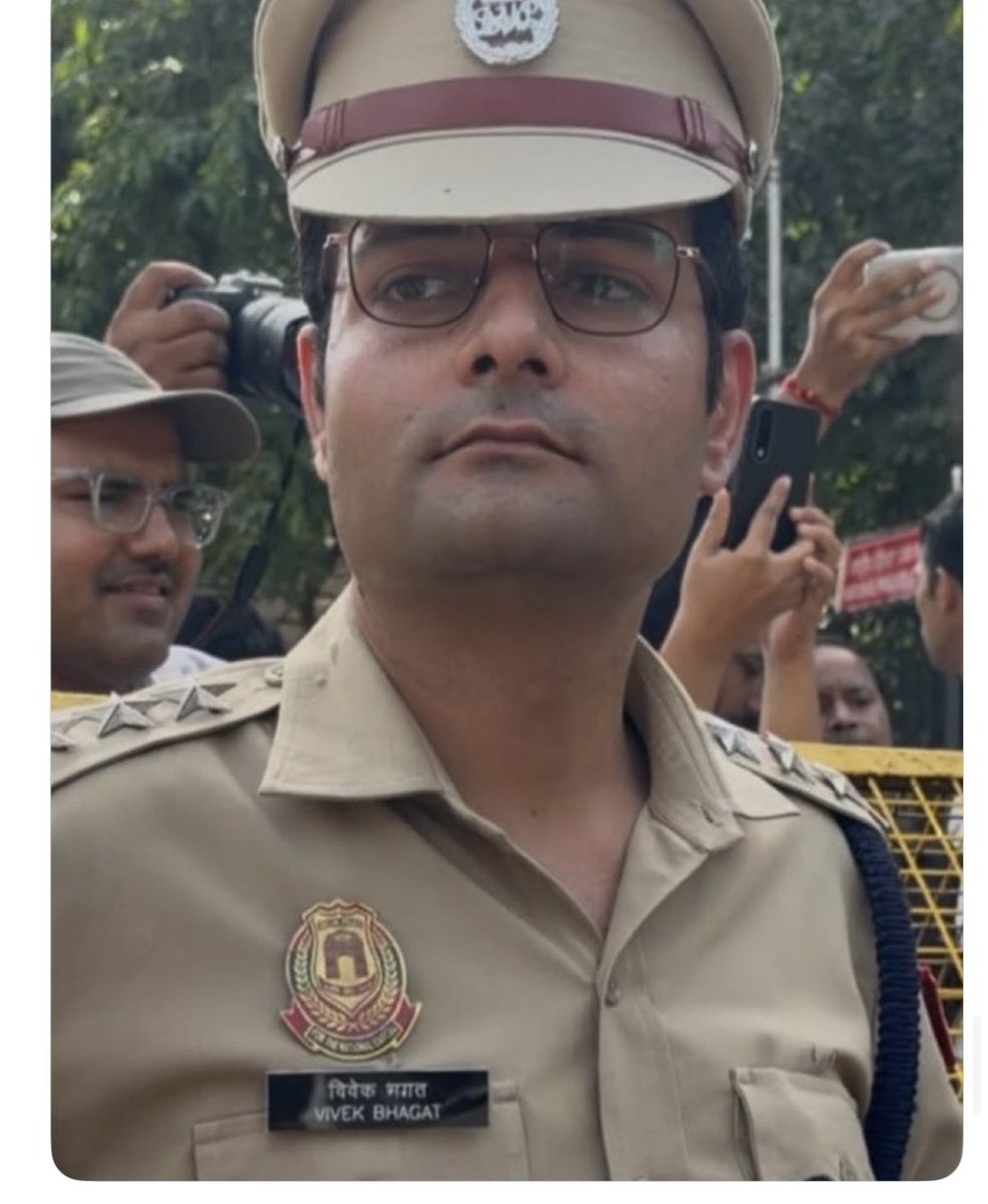 MahuaMoitra's tweet photo. ACP Vivek Bhagat @DelhiPolice go dig yourself a deep hole. Your parents should be ashamed. Your wife should be ashamed. Your children should be ashamed .
Take that uniform off now. Get a pair of saffron chaddis. https://t.co/0wfXT41na9