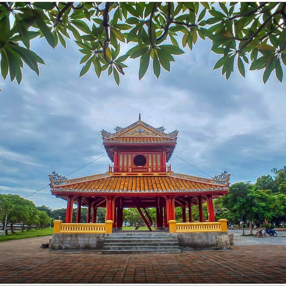dieguez31's tweet photo. Discover Hue through Vietnam’s 50, 000 VND banknote. Phu Van Lau, beside the Perfume River, reflects centuries of royal heritage and the timeless charm of Vietnam’s former imperial capital. https://t.co/6ZREhMyxwS