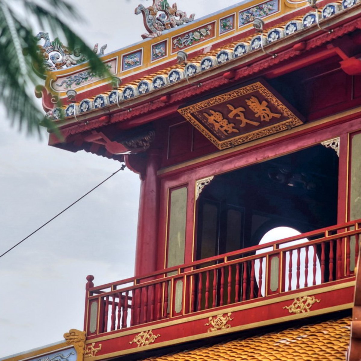dieguez31's tweet photo. Discover Hue through Vietnam’s 50, 000 VND banknote. Phu Van Lau, beside the Perfume River, reflects centuries of royal heritage and the timeless charm of Vietnam’s former imperial capital. https://t.co/6ZREhMyxwS
