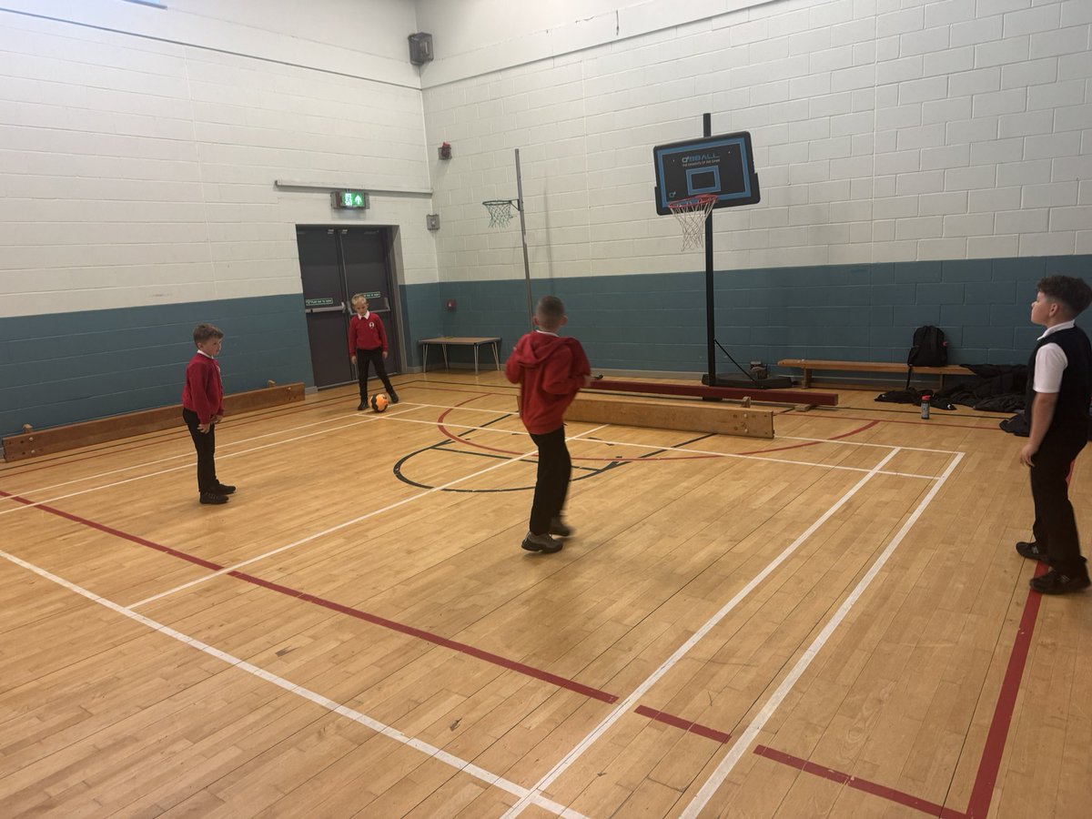 ERAGLENBURN's tweet photo. ⚽ Aultmore Park Breakfast Club!

Today we had fun playing football matches with a twist! ⚽🙌 Every time a goal was scored, the teams changed, keeping everyone involved and the games exciting! 😊

@GlasgowCC @AultmoreParkPri

#AultmorePark #BreakfastClub https://t.co/QOOVVSfBs7