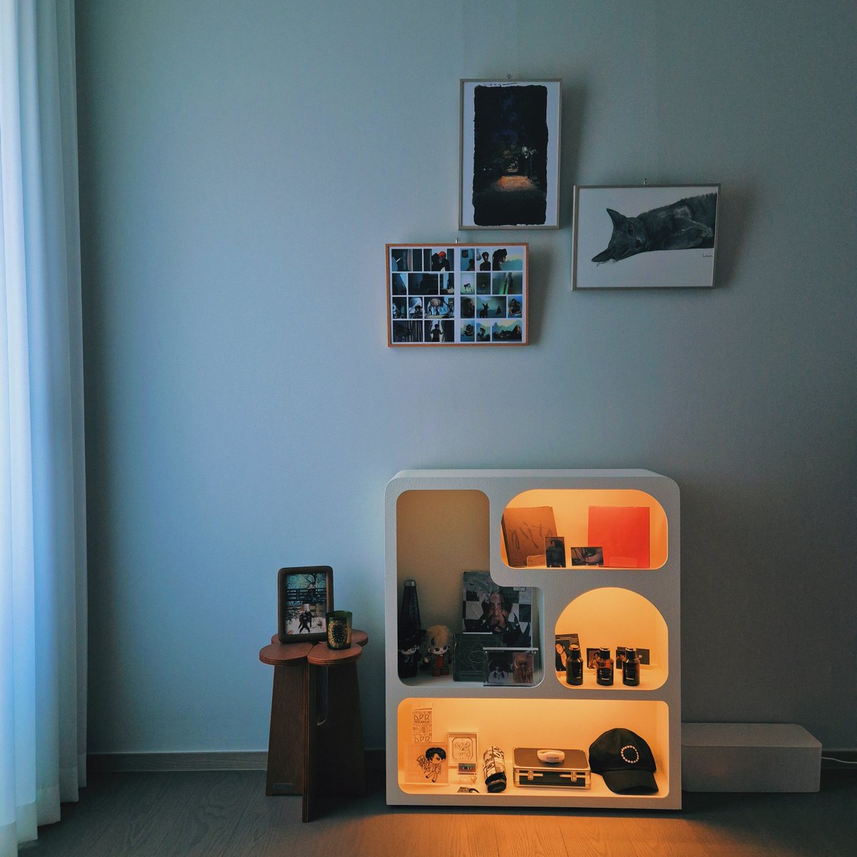 lily_surmoon's tweet photo. My favorite spot in my house - beautiful work done by the incredibly talented @dreamdopelovers

This is my safe place. I fall asleep watching this side of the wall and wake up to it, and it truly makes my inherently anxious heart feel calm. Perfect way start and end the day
Thank you for the wonderful work Robin LYSM ❤️🫶