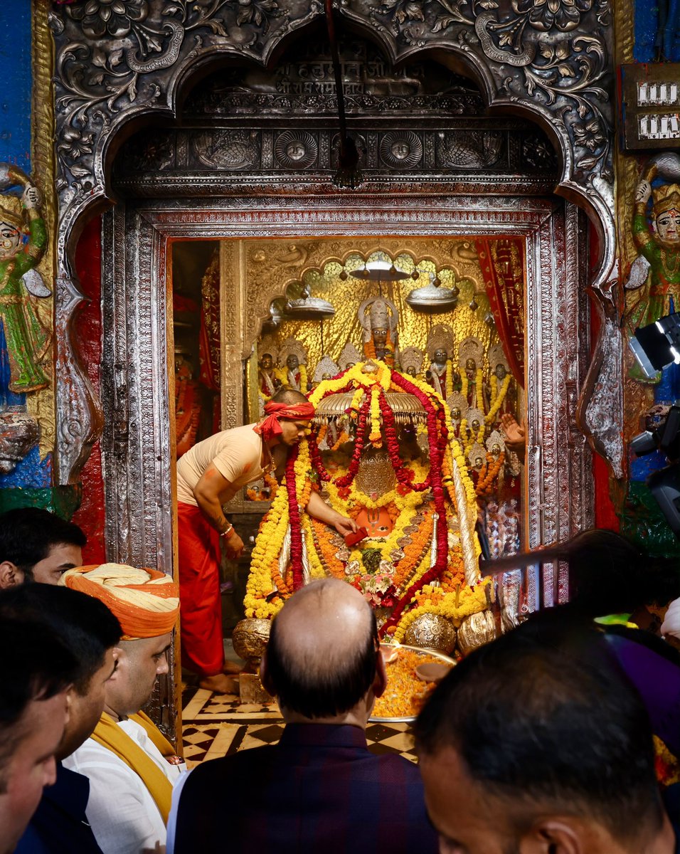 rajnathsingh's tweet photo. अयोध्या में आज श्री रामलला एवं श्री हनुमानजी के दर्शन करके स्वयं को सौभाग्यशाली अनुभव कर रहा हूँ। दोनों मंदिरों में पूजन-अर्चन करके भारत की प्रगति एवं लोक कल्याण की कामना की। https://t.co/mnD5ToEikV