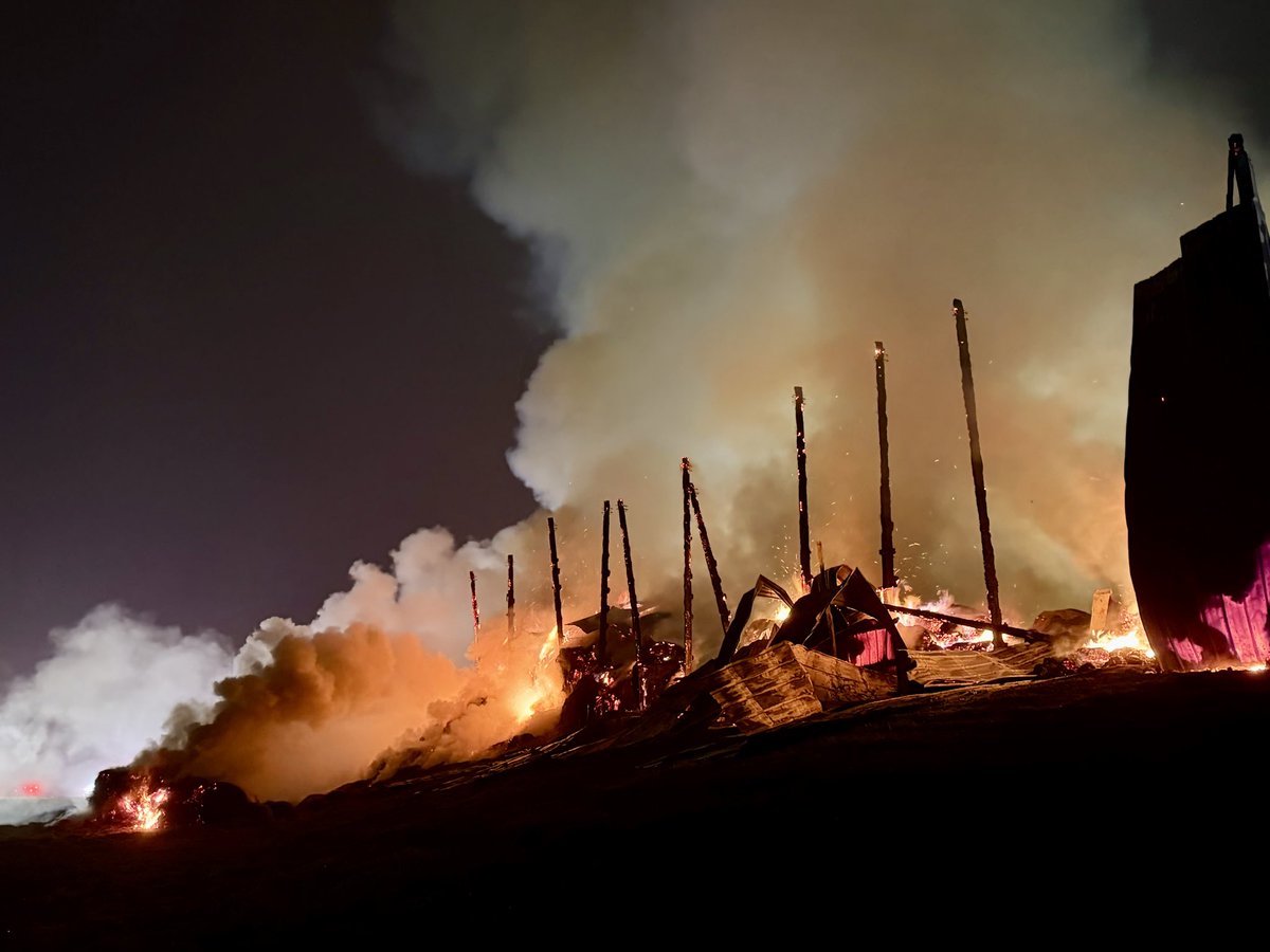 mcfrsPIO's tweet photo. Update - Laytonsville Rd, 100’x75’ hay barn, ‘well-involved’ upon arrival, total loss, bulk of fire ‘knocked down, fire contained but significant overhaul, many hot spots, >65 FFs were on scene, no injuries https://t.co/kWVJlUBPYc