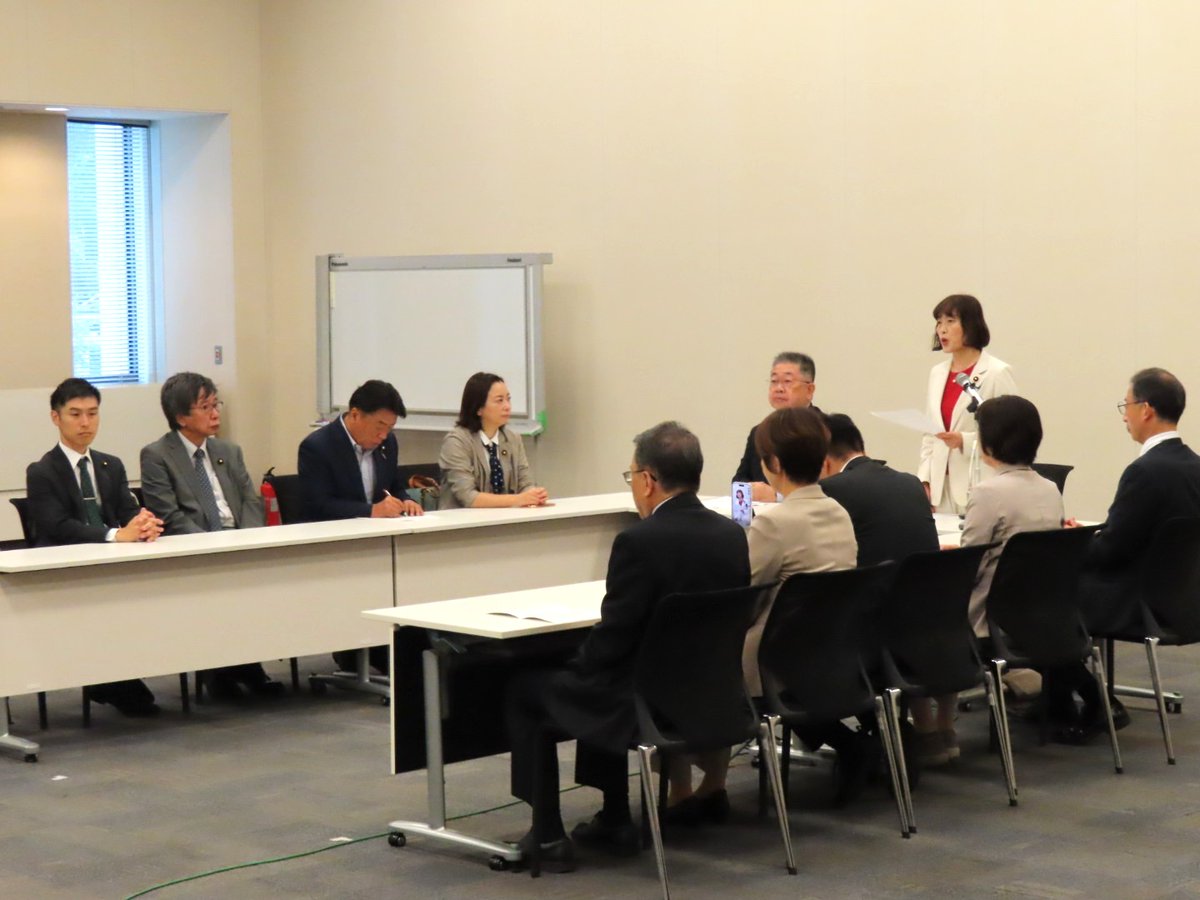 jcp_kokkaiinfo's tweet photo. 本日（10/5）第222臨時国会が開会。党国会議員団総会で田村智子委員長は米軍普天間基地所属の海兵隊員による女性殺害事件について「繰り返される米兵による重大犯罪を満身の怒りを込めて糾弾する」と述べ、日米地位協定の見直し、辺野古新基地建設中止、普天間基地の即時閉鎖・撤去を強く求めました。 https://t.co/lrv1Y7WEKD