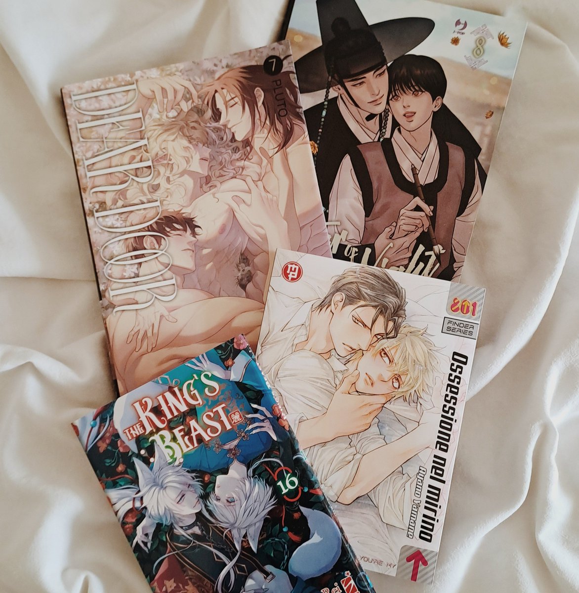 viviennebeloved's tweet photo. #mangahaul of september: #painterofthenight vol. 8 (Byeonduck), #deardoor vol. 7 (Pluto), #ossessionenelmirino (Ayano Yamane) and  #thekingsbeast vol. 16 (Rei Toma).

#manga #webtoon #yaoi #shoujo https://t.co/Fv2C1yWUXl