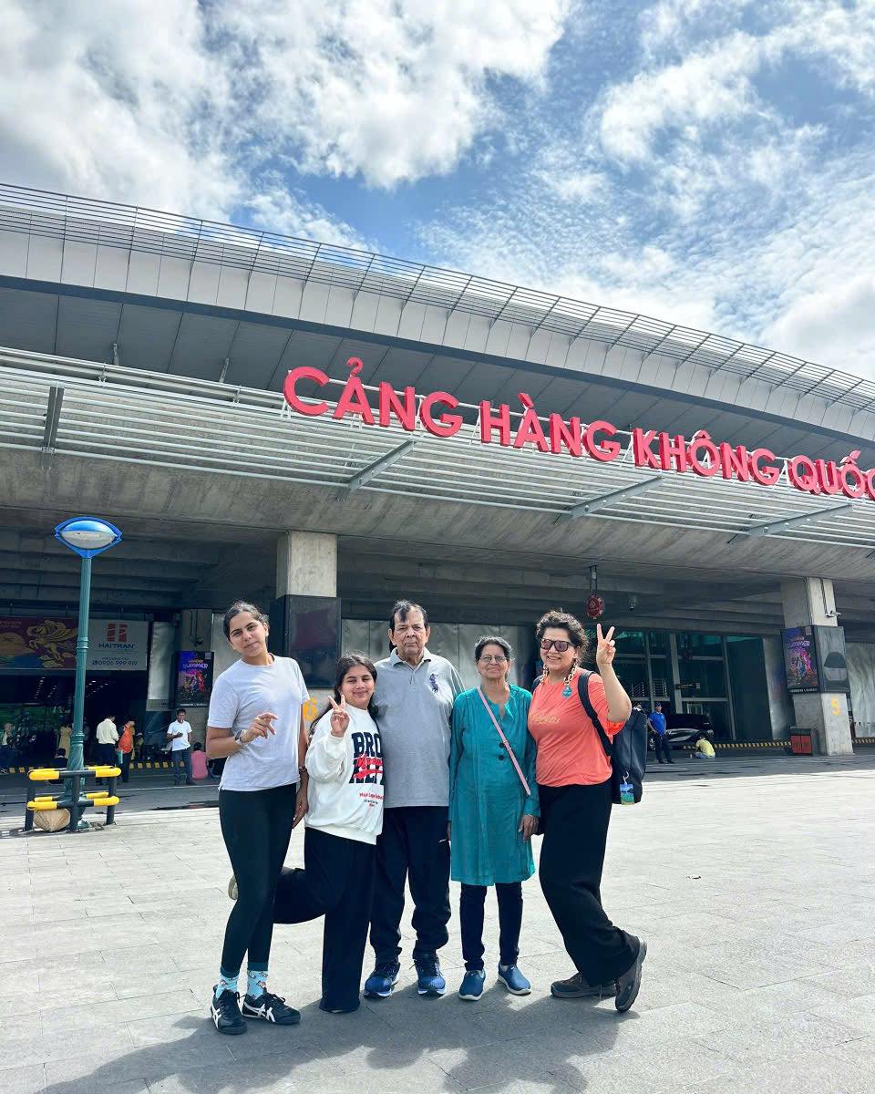besima2m's tweet photo. We are here. Quốc Quốc https://t.co/v0ADJMcKBh