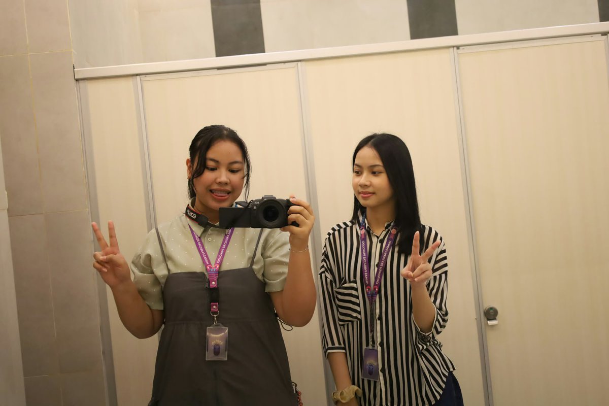 ___zelaaa's tweet photo. tudei with nauww nauww https://t.co/C6BAvOyV4Z