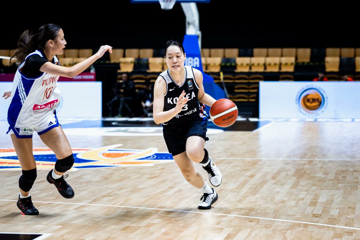 t_wkbl's tweet photo. 𝗙𝗜𝗕𝗔 𝗨𝟭𝟴 𝗔𝗦𝗜𝗔 𝗖𝗨𝗣 𝗪𝗢𝗠𝗘𝗡

🏀대한민국 86-70 필리핀🏀

임연서- 30득점 6어시스트 3스틸
이소희- 25득점(3점슛 4개) 7리바운드
조희원- 14득점 3리바운드 

📅다음 경기
10월 6일 12시 30분 vs 호주 

*사진출처=FIBA

#wkbl #fibau18asiacup #u18아시아컵 https://t.co/ncnR8hWdet