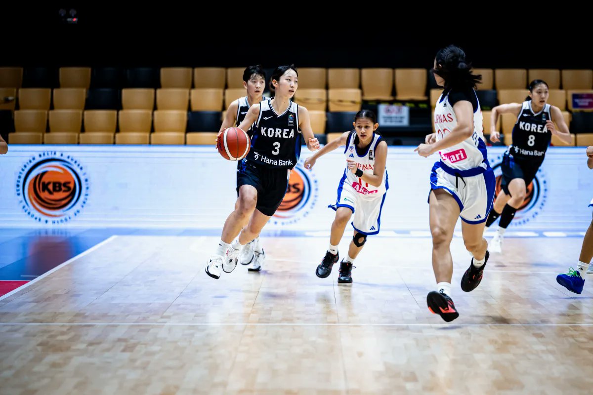 t_wkbl's tweet photo. 𝗙𝗜𝗕𝗔 𝗨𝟭𝟴 𝗔𝗦𝗜𝗔 𝗖𝗨𝗣 𝗪𝗢𝗠𝗘𝗡

🏀대한민국 86-70 필리핀🏀

임연서- 30득점 6어시스트 3스틸
이소희- 25득점(3점슛 4개) 7리바운드
조희원- 14득점 3리바운드 

📅다음 경기
10월 6일 12시 30분 vs 호주 

*사진출처=FIBA

#wkbl #fibau18asiacup #u18아시아컵 https://t.co/ncnR8hWdet