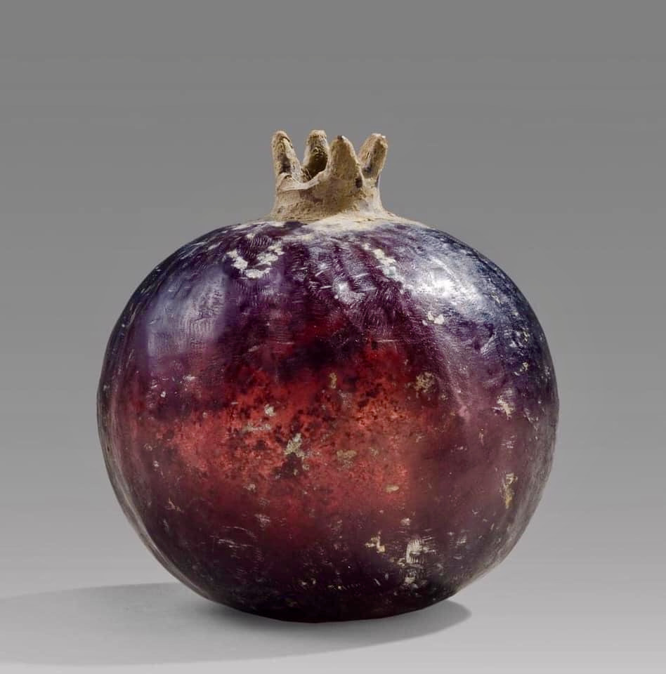ghostofhellas's tweet photo. Glass pomegranate. Greek, Hellenistic period, 2nd c.BC. Phoenix Ancient Art. https://t.co/1tscuVfzRj