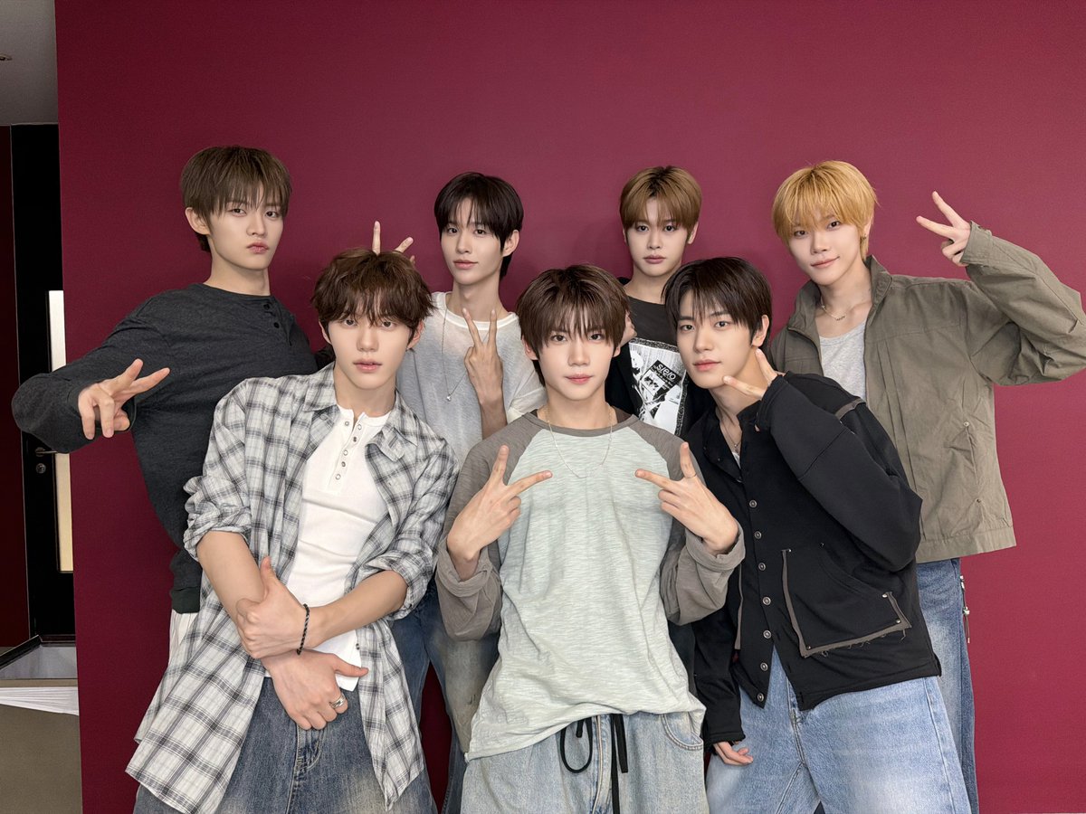 closeyoureyes_7's tweet photo. [📸] 
CLOSE UP  
261005 <it’s Live> 🎼

#CLOSEYOUREYES #클로즈유어아이즈
#CYE #클유아
#256thNote #DropThat https://t.co/LvHDIrVc0r