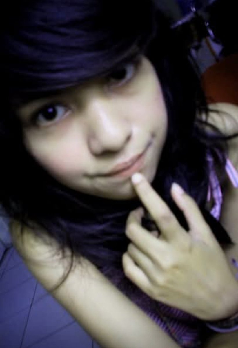 miniloveattack's tweet photo. Peak poni emo 2008/2009 sih #deletesoon https://t.co/ECImSqIliu