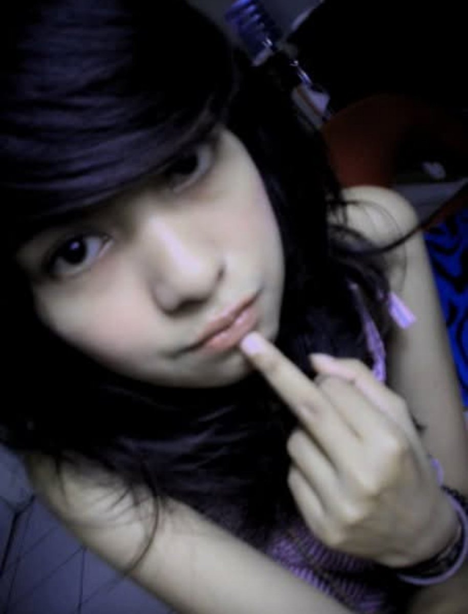miniloveattack's tweet photo. Peak poni emo 2008/2009 sih #deletesoon https://t.co/ECImSqIliu