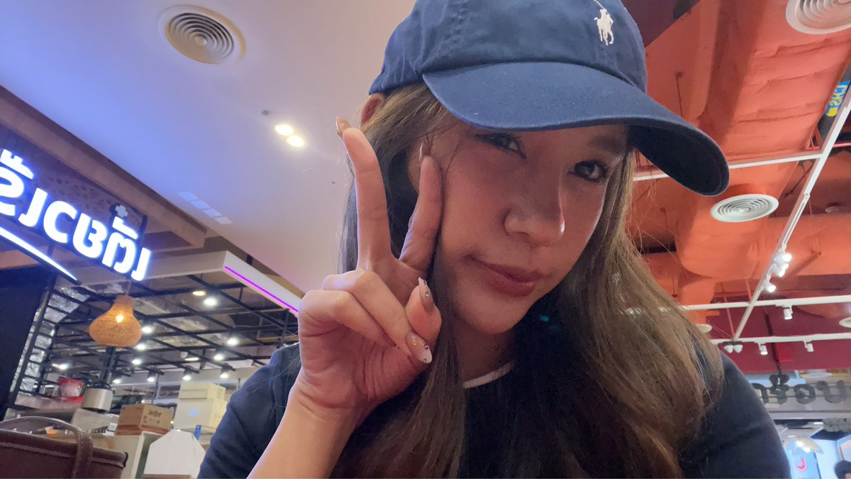 RinlitaFogus's tweet photo. Call me mr.Telephone i will call youuu 📞 https://t.co/rMN2GmTQnu