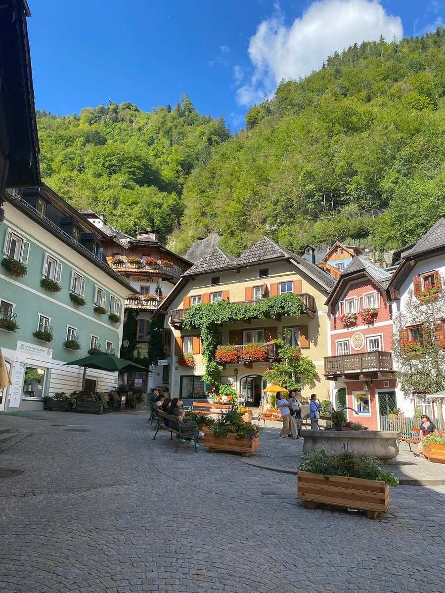 NaturalWorld515's tweet photo. Hallstatt, Austria https://t.co/po8WbWSaWP