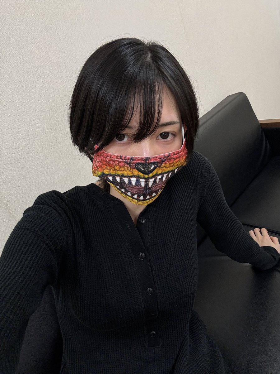mtmnkor's tweet photo. 待ち時間、とても暇を持て余したため楽屋にあるペンで炎角マスクを描きました

怖いと思う https://t.co/OadYdGEdJE