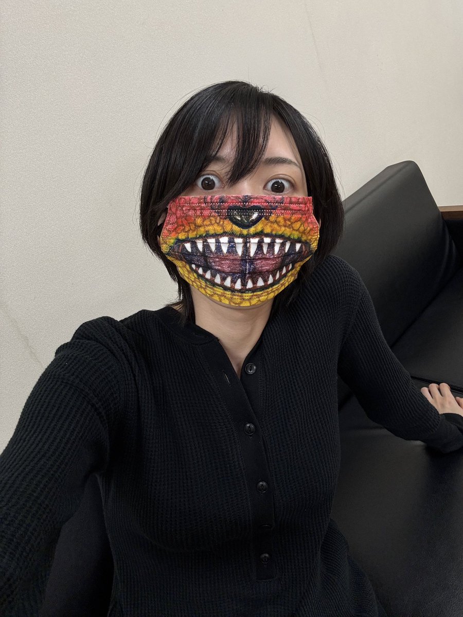mtmnkor's tweet photo. 待ち時間、とても暇を持て余したため楽屋にあるペンで炎角マスクを描きました

怖いと思う https://t.co/OadYdGEdJE