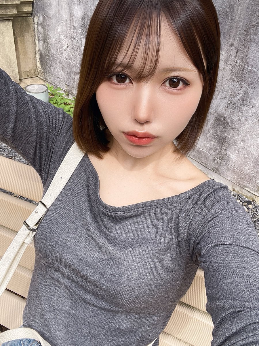 mosmospi's tweet photo. ずはのオフショ in喫煙所 https://t.co/JJr29NwP8h