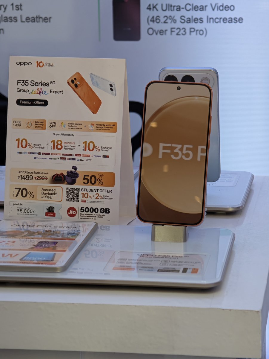 Siva_Bharani's tweet photo. Got a chance to experience oppo f35 series
 
As usual looks a mass ah dhan irukku 

Again offline centric models from oppo 
#OPPOF35 and #OPPOF35Pro 

Both the pro and regular comes with a 50mp selfie shooter. 

Adhu dhan offline market oda key focus other than the looks 

What do you guys think about 7360 and 6360 processor?