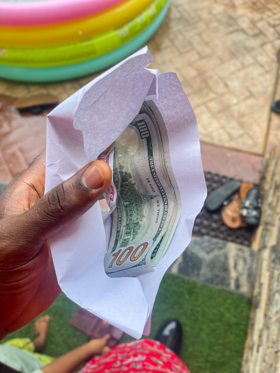 KelOnovo's tweet photo. I jokingly complained to my wife say I no get money for fuel this morning as I was leaving for work, and she squeezed this envelope and say, "Take this and buy fuel."

As I was stepping out, I opened the envelope only to see this.

Maka Chukwu, When you take care of your wife, she will take care of you on the day you least expect it. 

Be very selfish when choosing a life partner. Choose who chooses you.