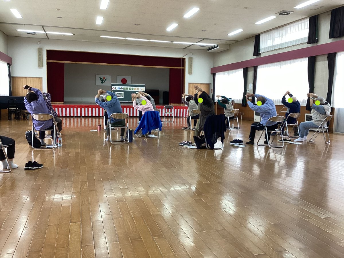hokubuhoukatu's tweet photo. ＃綴子公民館 で心と体の健康教室「はびっと」でした！県のスポーツ科学センターから運動の先生をお招きして、いつもより強度の強い運動を頑張りました💪🔥始まる前は肌寒かったのが、汗ばむほどでしたね！スポーツの秋をいい機会に運動習慣を身に着けたいです🍁
＃北秋田 ＃地域包括支援センター https://t.co/ynse3mXsBJ
