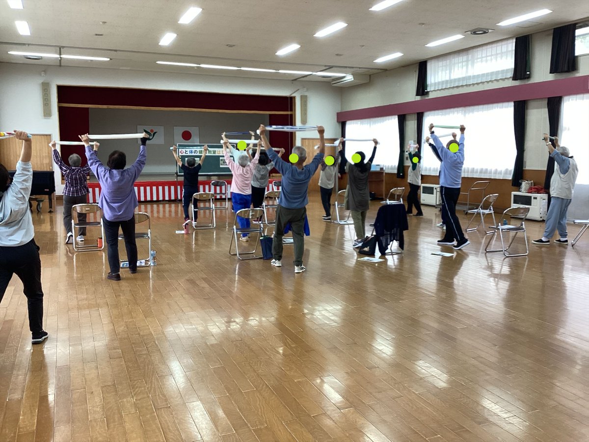 hokubuhoukatu's tweet photo. ＃綴子公民館 で心と体の健康教室「はびっと」でした！県のスポーツ科学センターから運動の先生をお招きして、いつもより強度の強い運動を頑張りました💪🔥始まる前は肌寒かったのが、汗ばむほどでしたね！スポーツの秋をいい機会に運動習慣を身に着けたいです🍁
＃北秋田 ＃地域包括支援センター https://t.co/ynse3mXsBJ