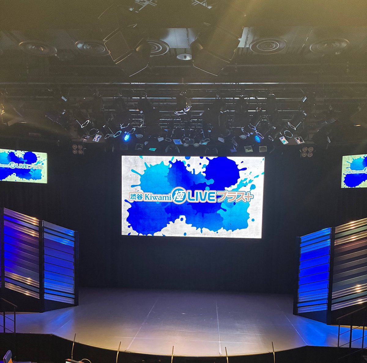 zo______n6's tweet photo. 初めてお笑いつれて来られた人 https://t.co/gE7l9IQaKD