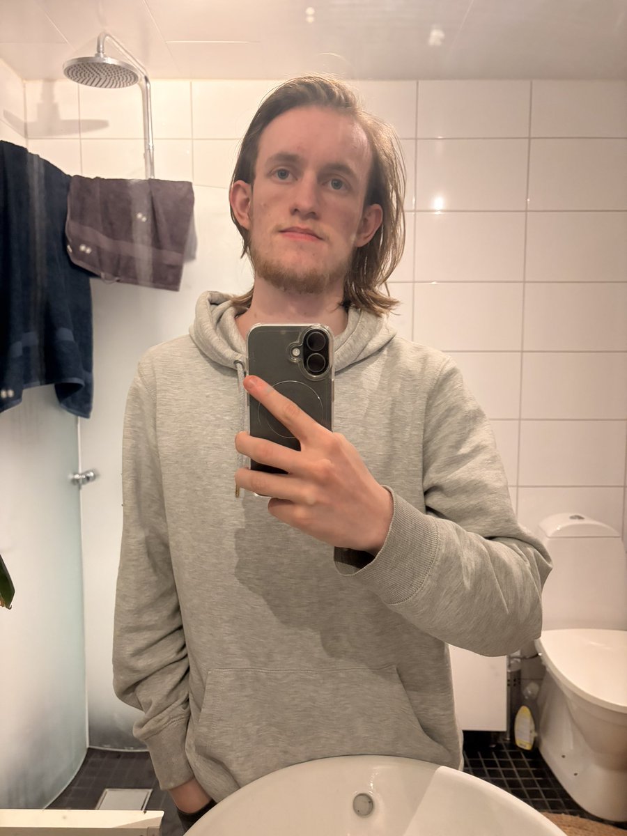 TheRealGlytch's tweet photo. I shaved and instantly look 10 years younger https://t.co/A9uborG4XY