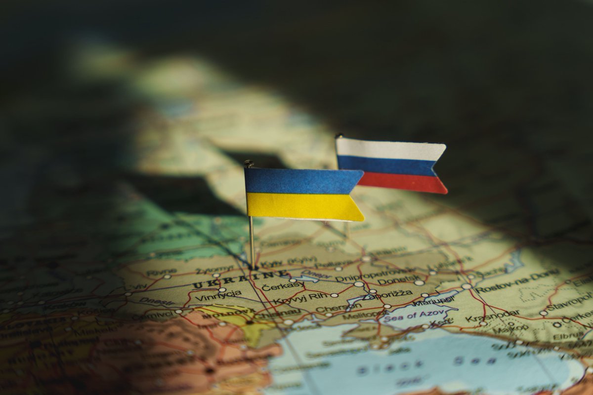 cyprien_ronze's tweet photo. 🇷🇺🇺🇦 Poutine a annoncé 1 301 km² conquis en septembre. L'Institute for the Study of War a compté. La Russie en a PERDU.

Évaluation de l'ISW, reprise les 3 et 4 octobre 2026. Les chiffres sont donnés à la décimale, et c'est ce qui rend la chose irréparable.

1. Territoire pris par les forces russes en septembre : 175,54 km².

2. Territoire reconquis par les forces ukrainiennes : 256,35 km².

3. Solde pour la Russie : MOINS 80,81 km².

Et sur mars-septembre 2026, l'ISW estime que l'Ukraine a regagné près de 300 km² nets.

Écart entre l'annonce de Poutine et le terrain : plus de 1 380 km². Ce n'est pas une marge d'erreur. C'est un autre monde.

Le mot de l'ISW ? Des revendications « si éloignées de la réalité qu'elles ressemblent à des hallucinations ».

Alors posons la question qui dérange, et elle ne concerne pas Moscou.

Combien de fois avez-vous entendu « l'avancée russe est inexorable » sans qu'un seul chiffre soit cité ?

C'est exactement le but. Le Kremlin ne cherche pas à vous convaincre qu'il gagne. Il cherche à vous convaincre qu'il est inutile de résister.

Un seul remède : les chiffres, les sources, les dates.

Vérifiez. TOUJOURS.