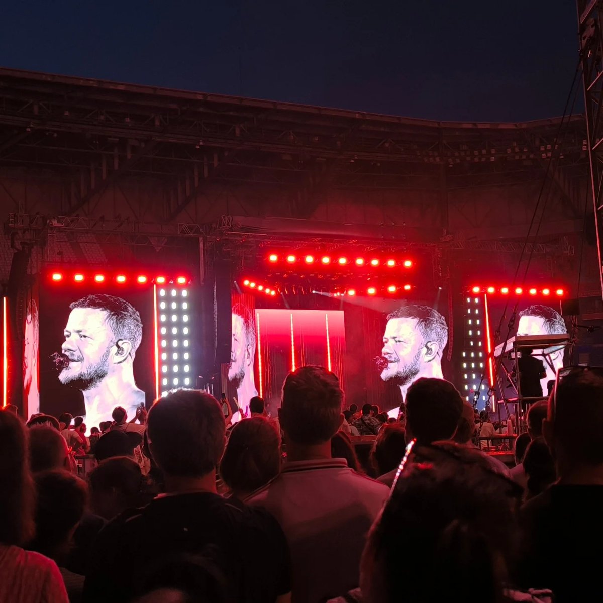 OogVoorMode's tweet photo. Imagine Dragons, enfin vus après tant d’attente. Un concert dans mon top 3 : du son, des confettis, des feux d’artifice, des émotions et des discours sincères. Un souvenir inoubliable. https://t.co/TFEZfhgzSs