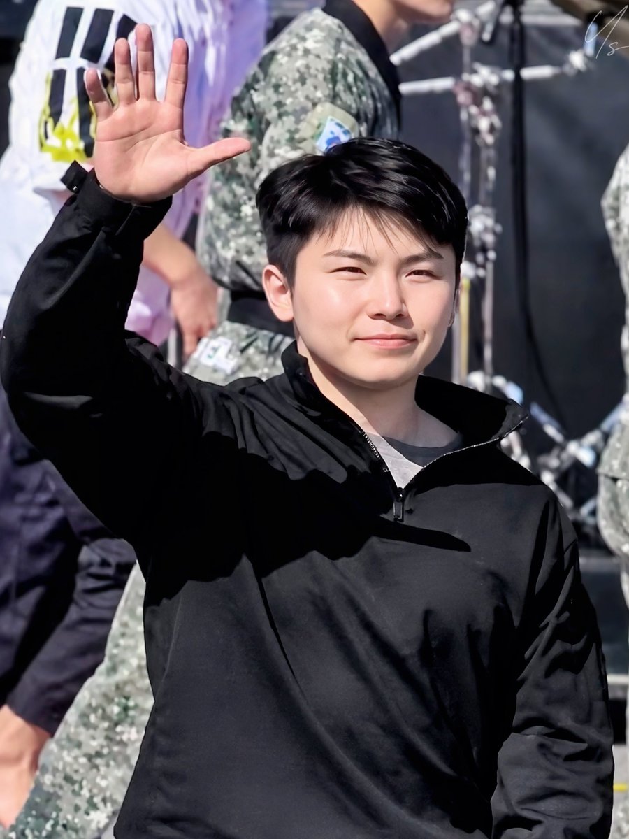 jjjjjiawen0825's tweet photo. 20261005 계룡군 기념일

다음에 봐요
 
#우지 #WOOZI #ウジ #세븐틴 #SEVENTEEN https://t.co/k3EsEesGY6