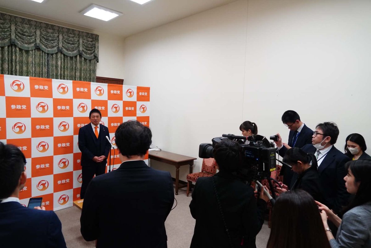 jinkamiya's tweet photo. 今日は総理の所信表明があったので、
それに対する意見をインタビューでお答えしました。 https://t.co/mR2AEKETd5