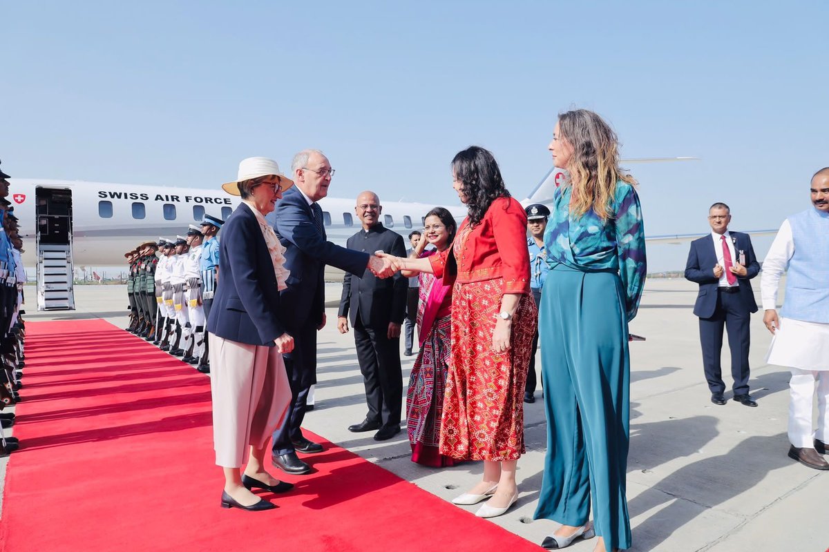 ParmelinG's tweet photo. Invité pour une visite d’État en Inde qui débute aujourd'hui et qui durera jusqu'au 7 octobre, j'ai été reçu avec beaucoup d'honneur à mon arrivée à l'aéroport de Delhi. https://t.co/vzHXKtgNCM