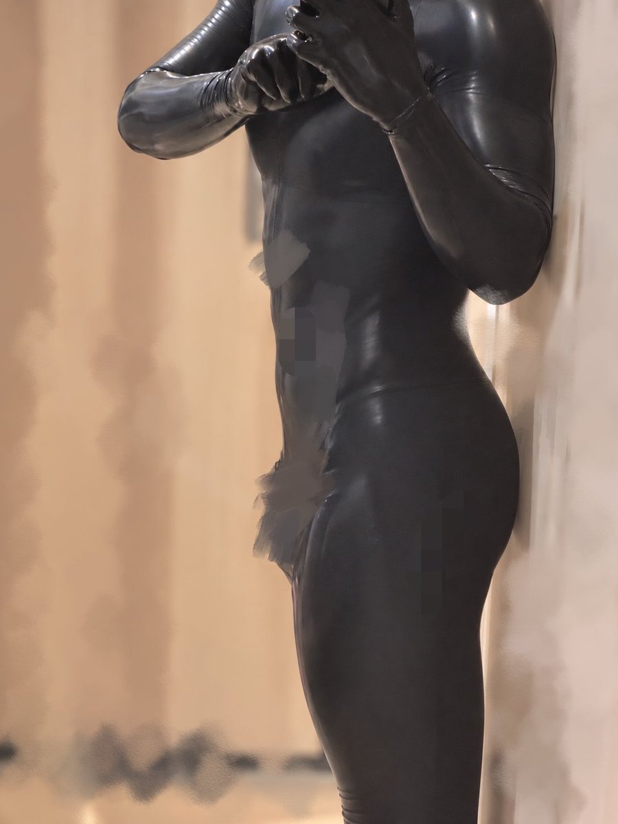 Intakky11's tweet photo. black #乳胶 #rubber #latex https://t.co/7d0GZuzM9k