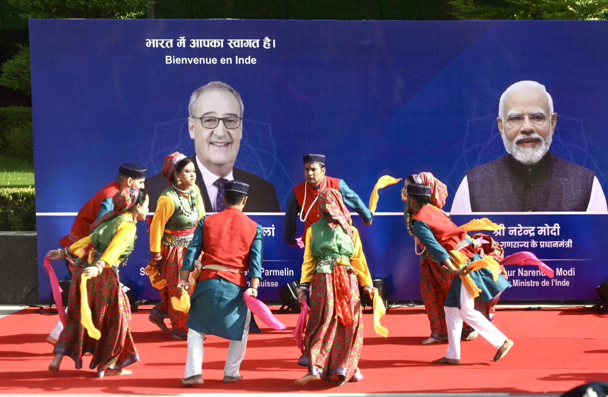 ParmelinG's tweet photo. Invité pour une visite d’État en Inde qui débute aujourd'hui et qui durera jusqu'au 7 octobre, j'ai été reçu avec beaucoup d'honneur à mon arrivée à l'aéroport de Delhi. https://t.co/vzHXKtgNCM