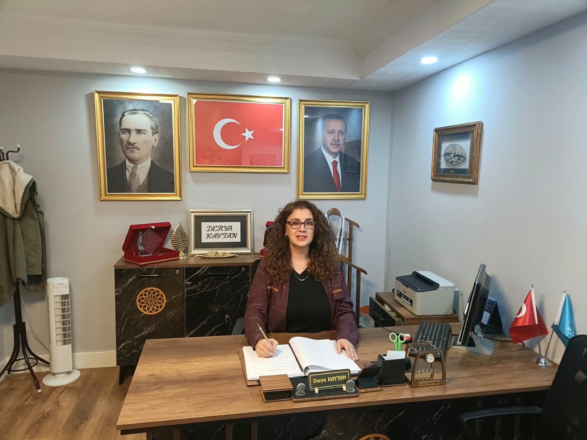 akcankayakadin1's tweet photo. İlçe Başkanlığımızda bugün nöbetçi Yönetim Kurulu Üyemiz Efsun ASAL dilek ve temennilerinizi dinlemek üzere hazır bulundu.
✋🏻
Canla, başla ilk günkü heyecanla... 

#SevdamızÇankaya

@tugbaisikercan 
@hakanhanozcan 
@akgul_aysel 
@deryakaytan8405 https://t.co/NjbuWISbmf