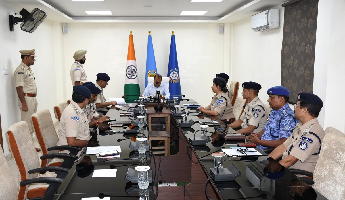 106BNRAF's tweet photo. 🇮🇳 मेहनत,समर्पण और कर्तव्यनिष्ठा को मिला सम्मान!
#106RAF के हरजीत सिंह को उप निरीक्षक पद पर पदोन्नति प्रदान की गई। कमांडेंट श्री राजीव कुमार ने रैंक लगाकर उन्हें नई जिम्मेदारियों के लिए शुभकामनाएँ दीं।परिवारजनों की वीडियो कॉल ने इस गौरवपूर्ण क्षण को भावनात्मक एवं यादगार बना दिया। https://t.co/WbhfMzcntn
