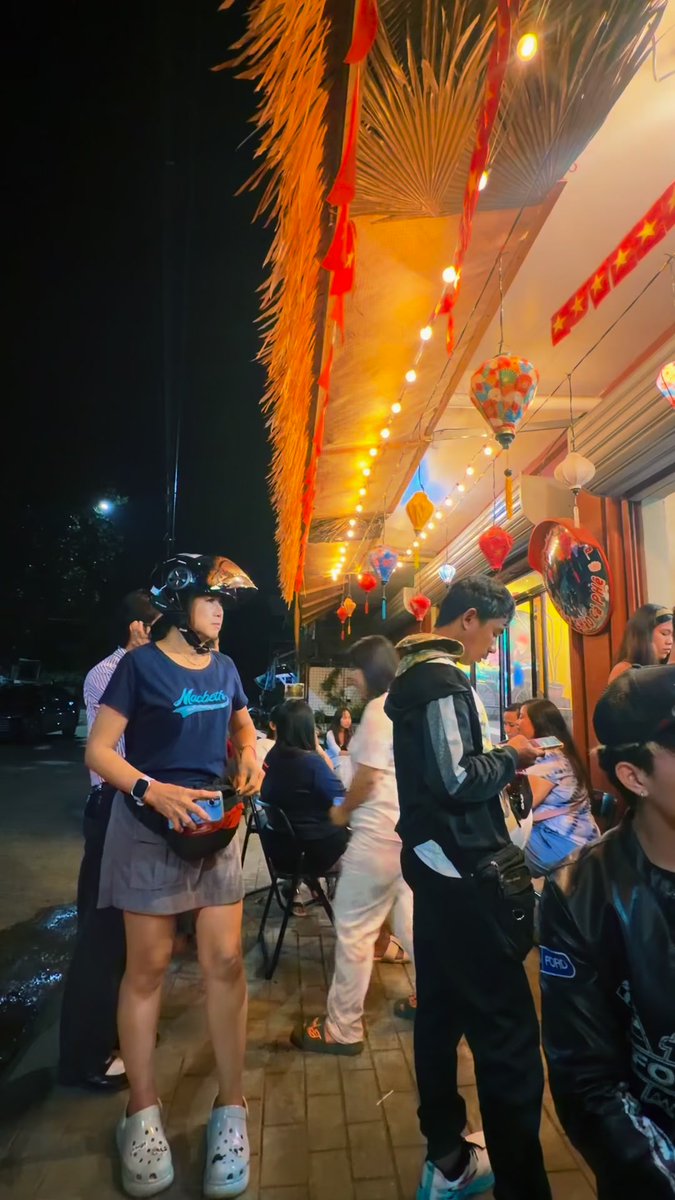 PolloAguilar's tweet photo. To our valued customers, thank you for your patience. Pasensya na po sa mahaba-habang pila last night. We truly appreciate everyone choosing Xin Chao Cà Phê. We’ll serve you as soon as we can! https://t.co/TdhhcDZG84