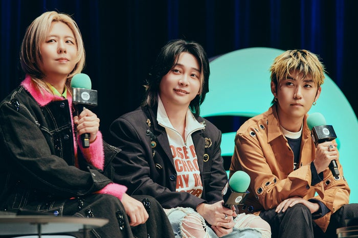 modelpress's tweet photo. Mrs. GREEN APPLE
300人限定の公開収録イベント開催🍏

楽曲の制作背景や込めた想いを語る💭
https://t.co/OuslJS6tzf

アルバムの新曲として最初に収録されている「共犯」について、大森元貴は「自分たちがバンドであることを体現したいと思って書いた曲」だと紹介した。

@MotokiOhmoriMGA https://t.co/I6ze9uwl9F