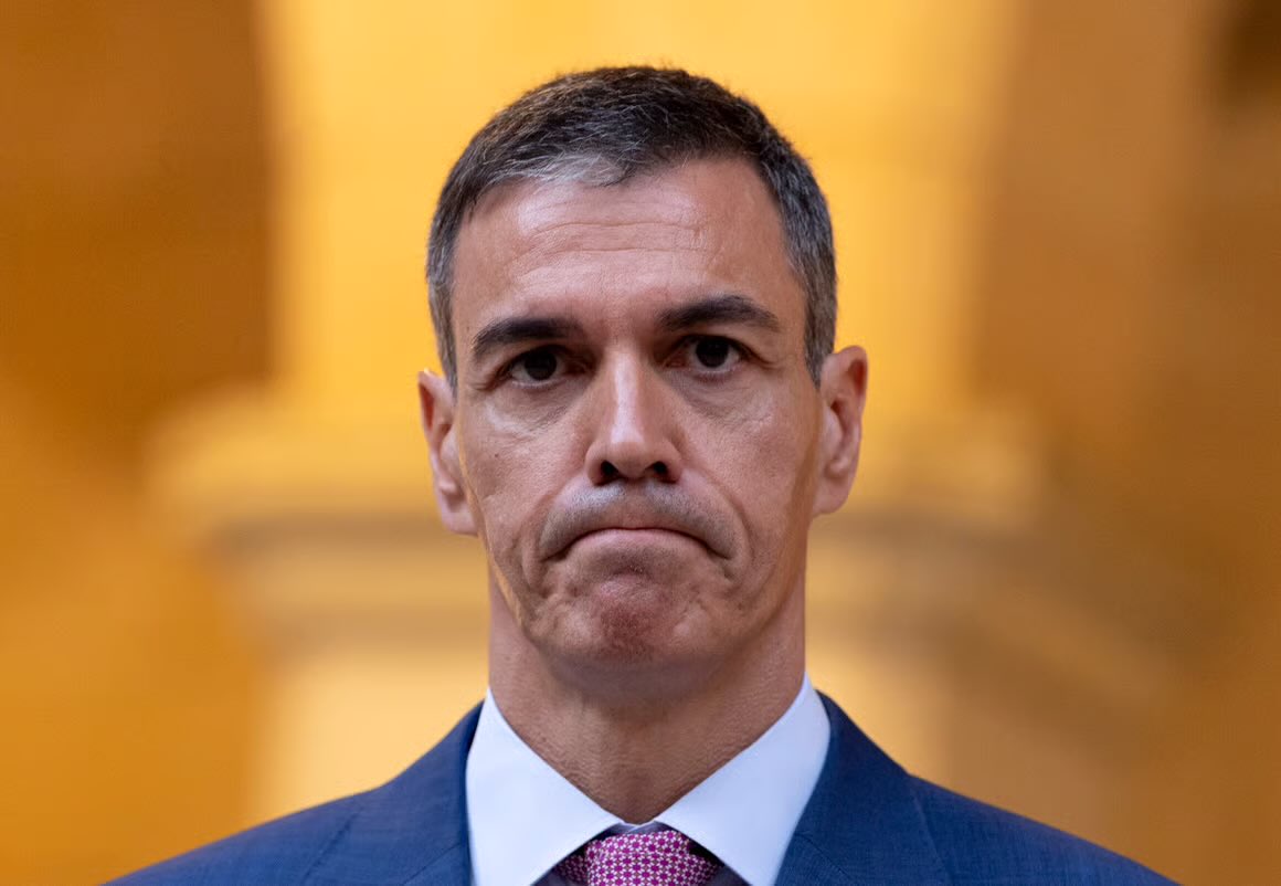 Inevitablewest's tweet photo. 🚨BREAKING: Pedro Sánchez dissolves Spanish parliament and announces early elections on November 29th 

The socialist tyrant has fallen. https://t.co/iMAjilB4FU