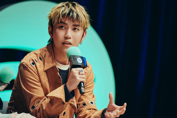 modelpress's tweet photo. Mrs. GREEN APPLE
300人限定の公開収録イベント開催🍏

楽曲の制作背景や込めた想いを語る💭
https://t.co/OuslJS6tzf

アルバムの新曲として最初に収録されている「共犯」について、大森元貴は「自分たちがバンドであることを体現したいと思って書いた曲」だと紹介した。

@MotokiOhmoriMGA https://t.co/I6ze9uwl9F