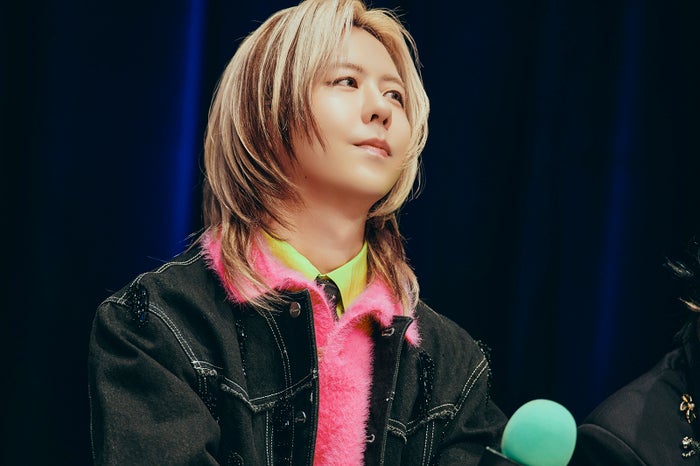 modelpress's tweet photo. Mrs. GREEN APPLE
300人限定の公開収録イベント開催🍏

楽曲の制作背景や込めた想いを語る💭
https://t.co/OuslJS6tzf

アルバムの新曲として最初に収録されている「共犯」について、大森元貴は「自分たちがバンドであることを体現したいと思って書いた曲」だと紹介した。

@MotokiOhmoriMGA https://t.co/I6ze9uwl9F