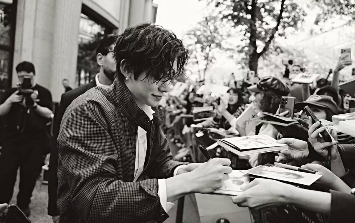 FashionistD's tweet photo. The History Book of Fashion:
Page 114:
#YEONJUN for MIU MIU https://t.co/dx8vCl65cV