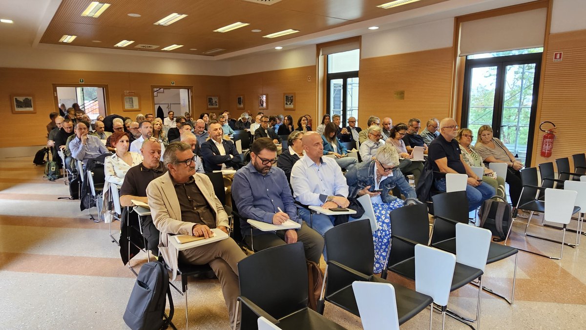 CislToscana's tweet photo. “Dalla Resistenza alla Costituzione”: al Centro studi @CislNazionale il Consiglio generale #CislToscana riunito, in collaborazione con l'Istituto storico toscano della Resistenza. Ripercorrere le radici storiche, sociali e valoriali della Costituzione per costruire il futuro. https://t.co/pDS5PB9wAC